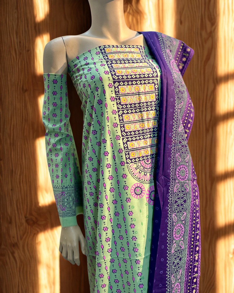 আনস্টিচড থ্রি পিস - ভিআইপি এ গ্রেড ব্লক - Alternate view 2 showing  color