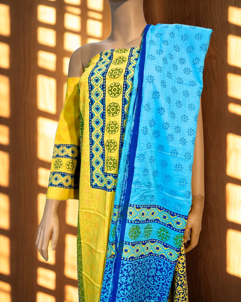 আনস্টিচড থ্রি পিস - ভিআইপি এ গ্রেড ব্লক - Alternate view 2 showing  color