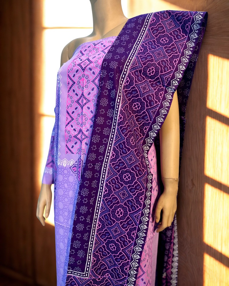 আনস্টিচড থ্রি পিস - ভিআইপি এ গ্রেড ব্লক - Alternate view 2 showing  color