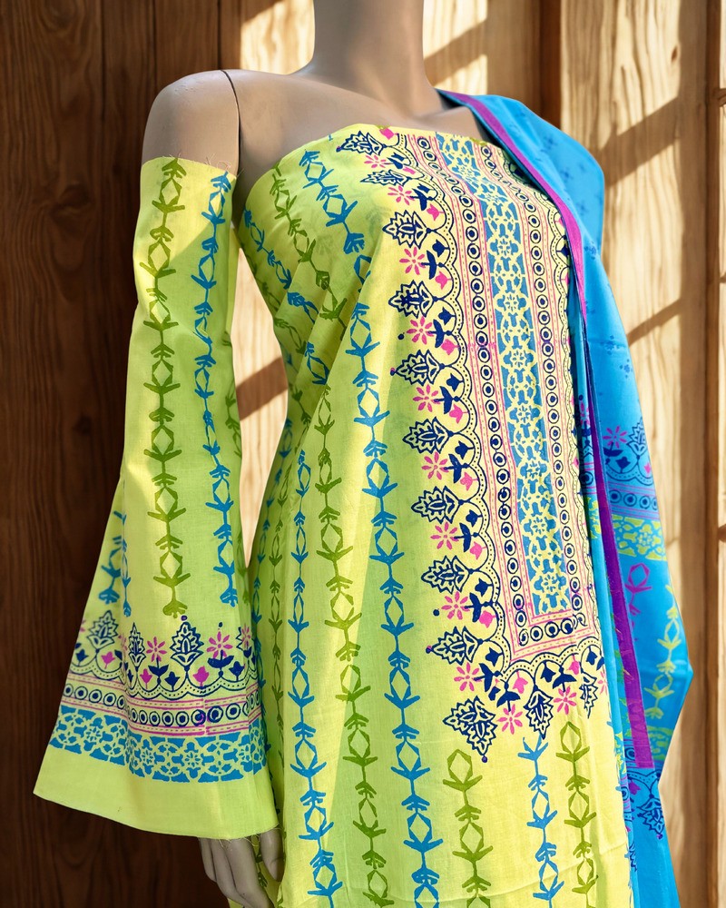 আনস্টিচড থ্রি পিস - ভিআইপি এ গ্রেড ব্লক - Alternate view 2 showing  color